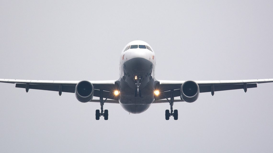 Voyage en avion avec de jeunes enfants, comment bien se préparer