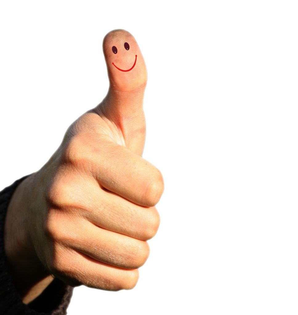 Pouce en l'air avec un smiley dessiné. 